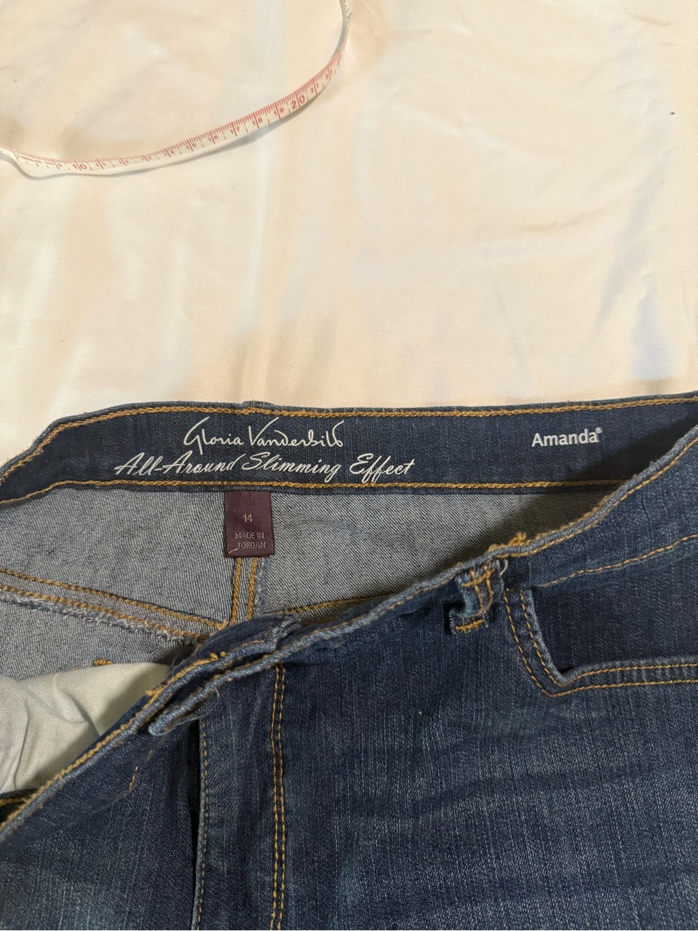 Gloria Vanderbilt Amanda All-Around Slimming Crop Jeans 14 - Picture 3 of 5